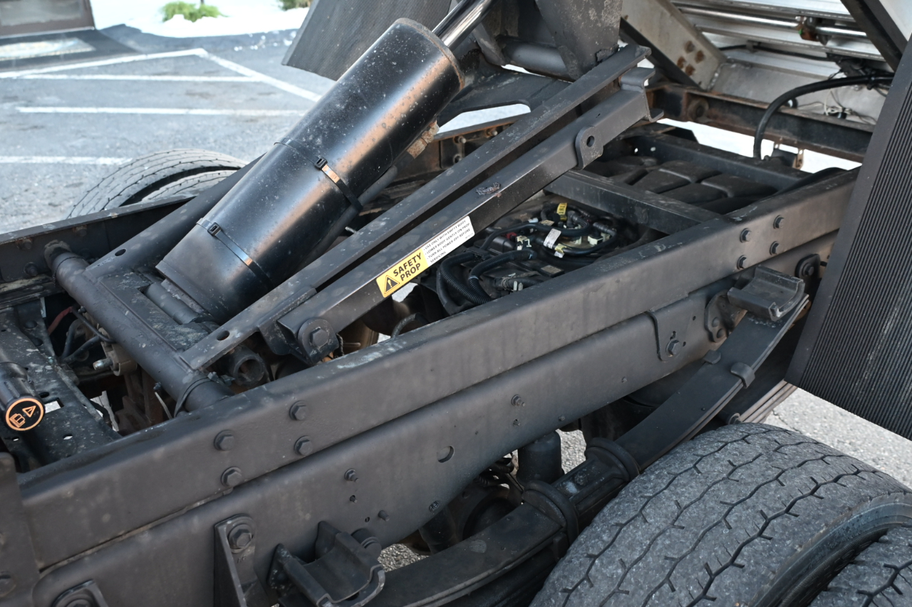 Ford Super Duty F-600 DRW XLT 4WD Reg Cab 145" WB 60" CA 2023