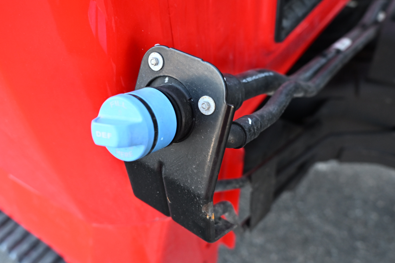 Ford Super Duty F-600 DRW XLT 4WD Reg Cab 145" WB 60" CA 2023