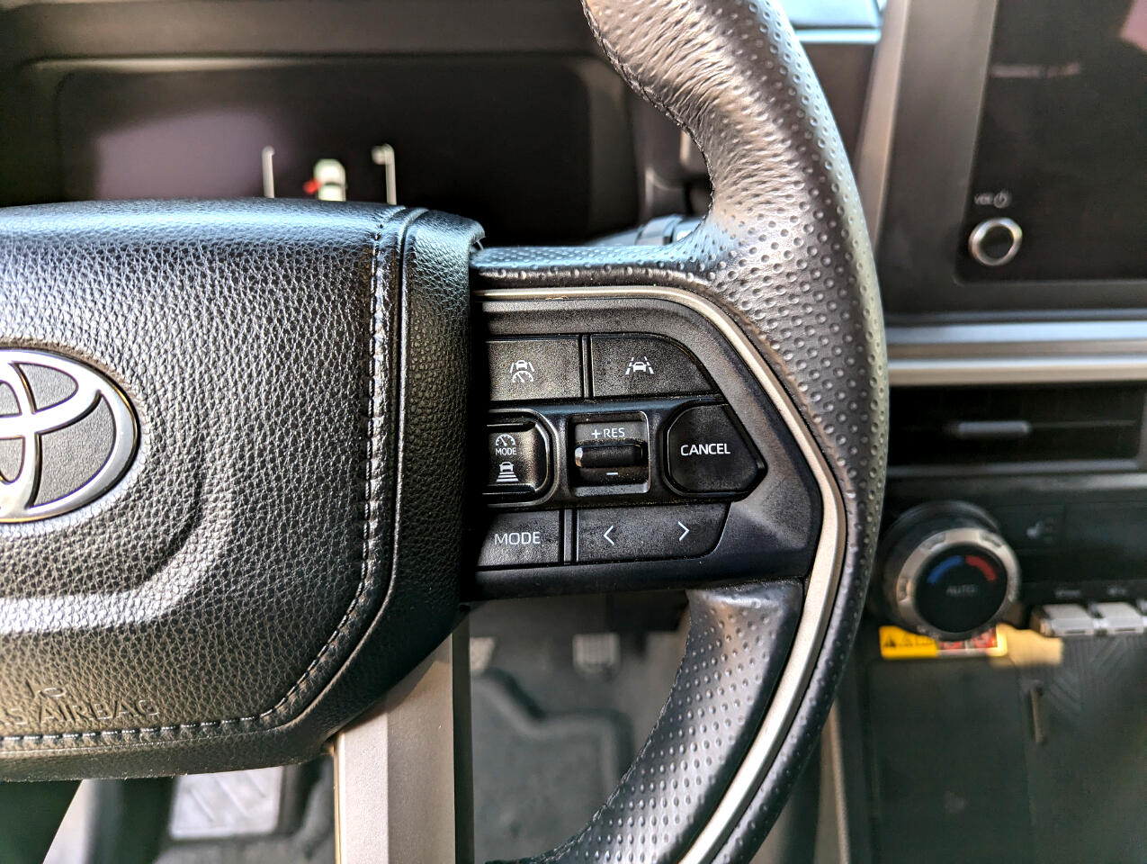 Toyota 4Runner Hybrid TRD Off Road 4WD (Natl) 2025