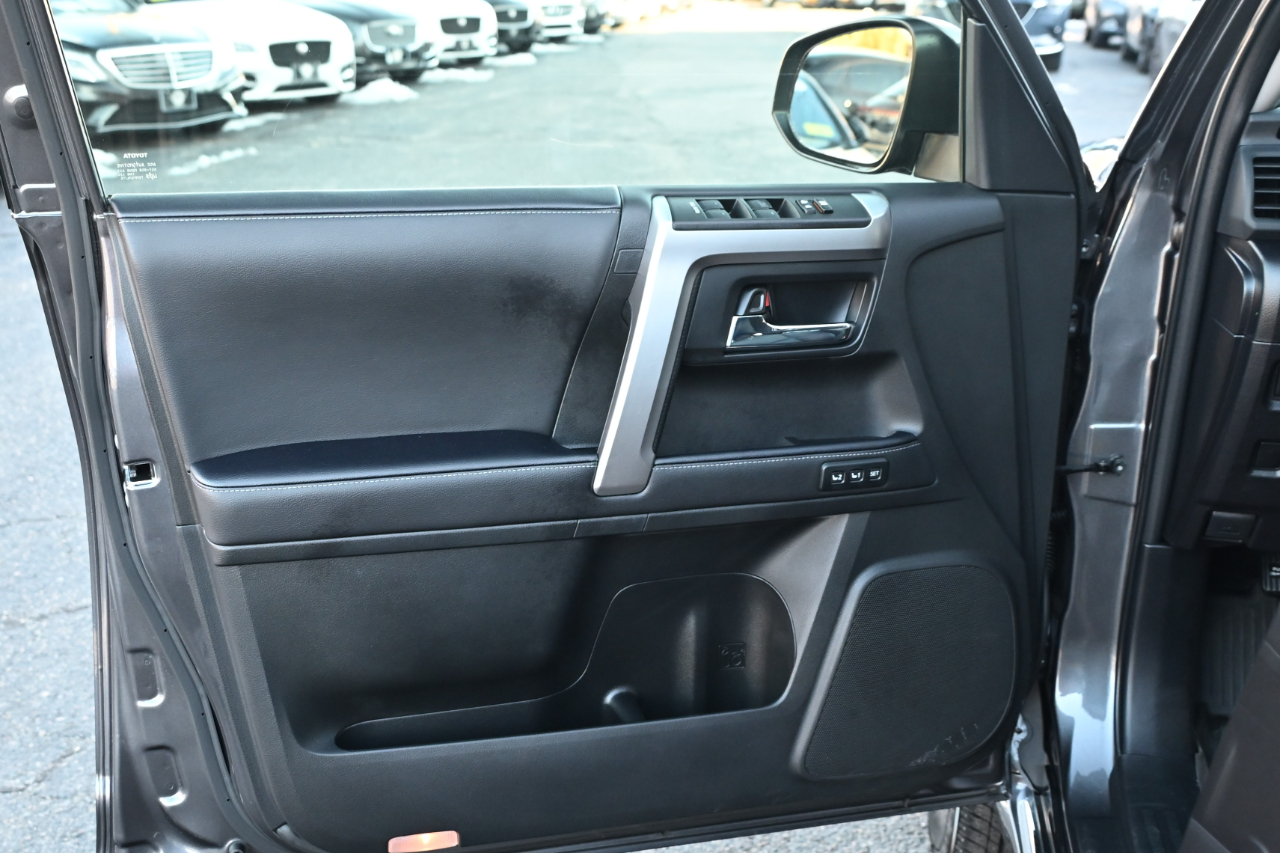 Toyota 4Runner Limited 4WD (Natl) 2023