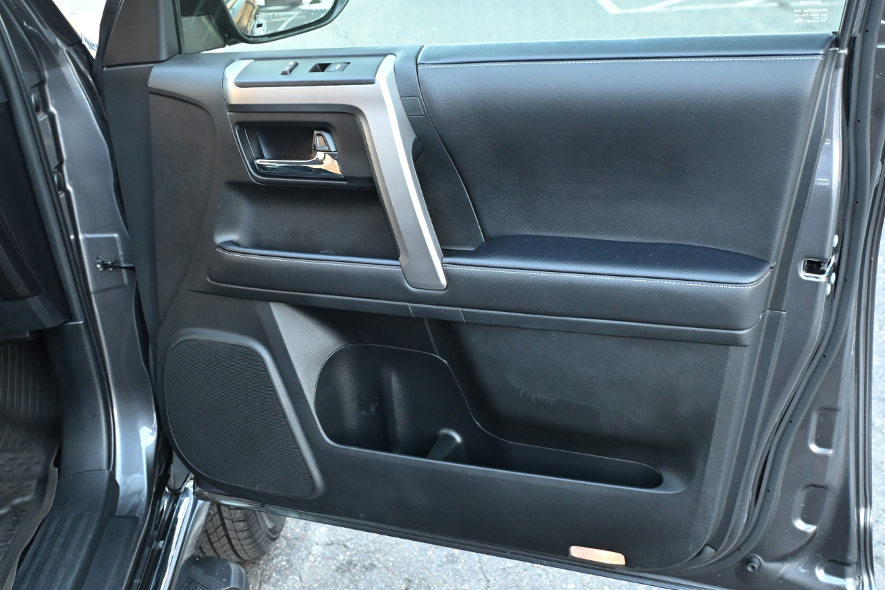 Toyota 4Runner Limited 4WD (Natl) 2023