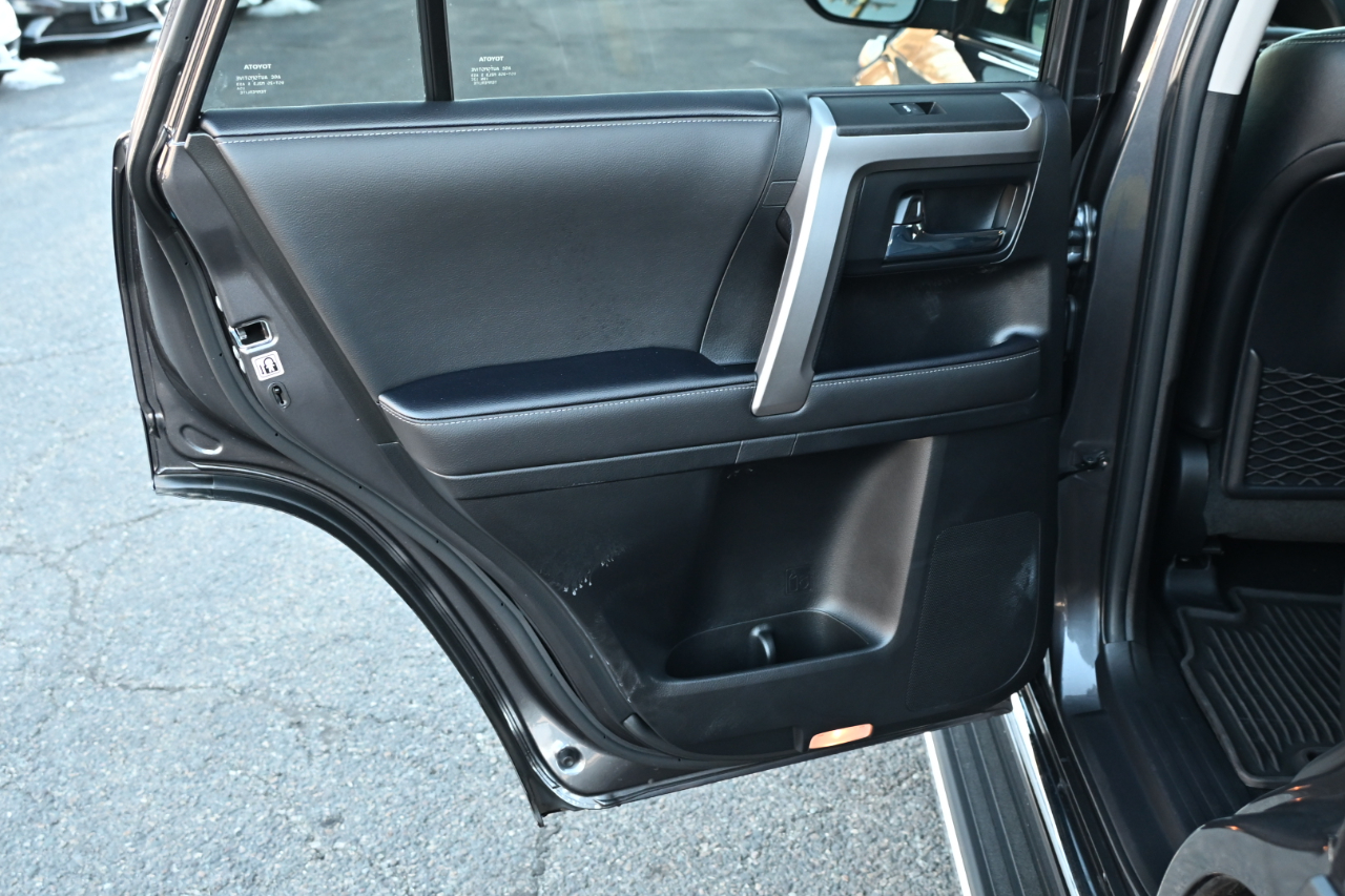 Toyota 4Runner Limited 4WD (Natl) 2023