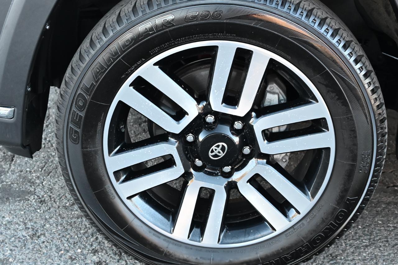 Toyota 4Runner Limited 4WD (Natl) 2023