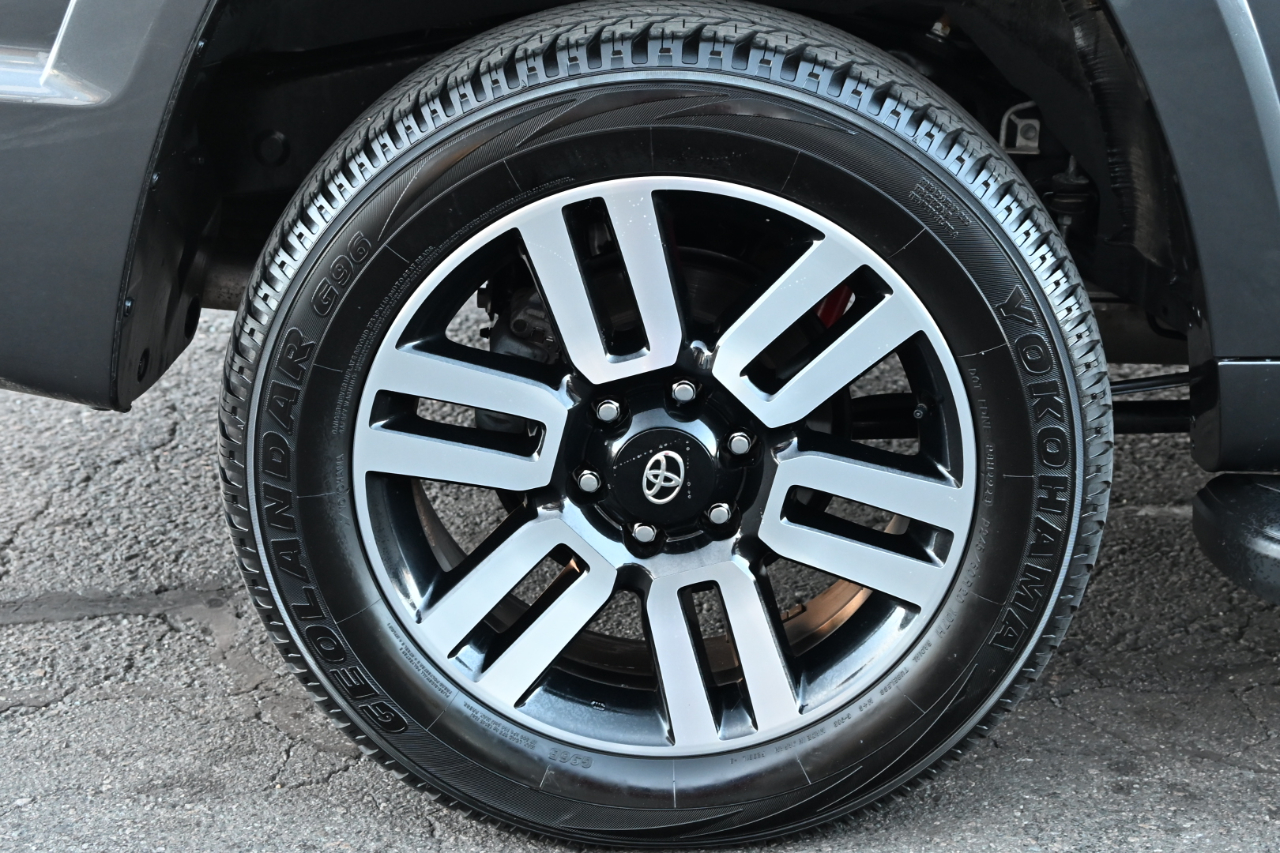 Toyota 4Runner Limited 4WD (Natl) 2023