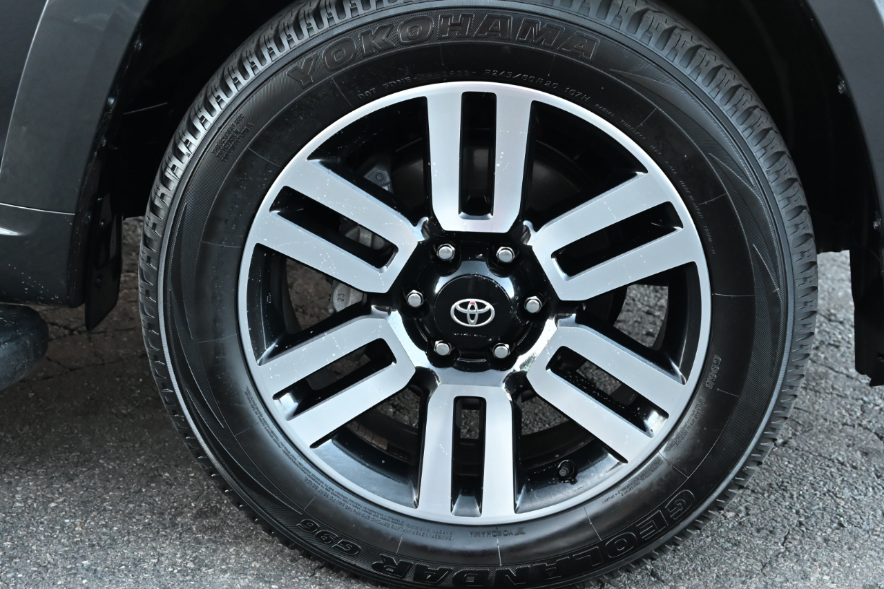 Toyota 4Runner Limited 4WD (Natl) 2023