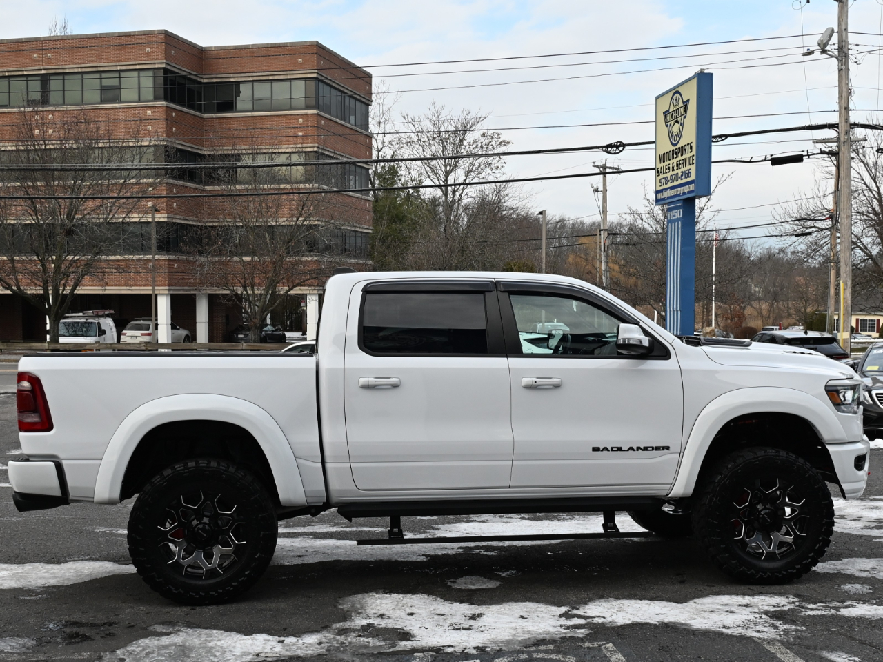 RAM 1500 Laramie 4x4 Crew Cab 5'7" Box 2022