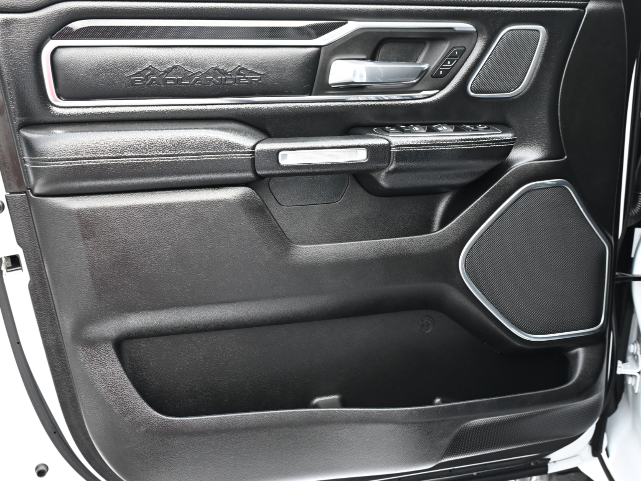 RAM 1500 Laramie 4x4 Crew Cab 5'7" Box 2022