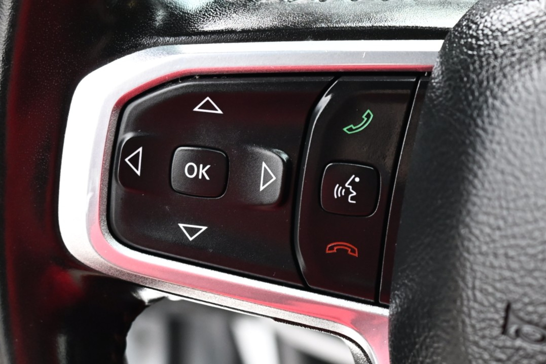 RAM 1500 Laramie 4x4 Crew Cab 5'7" Box 2022