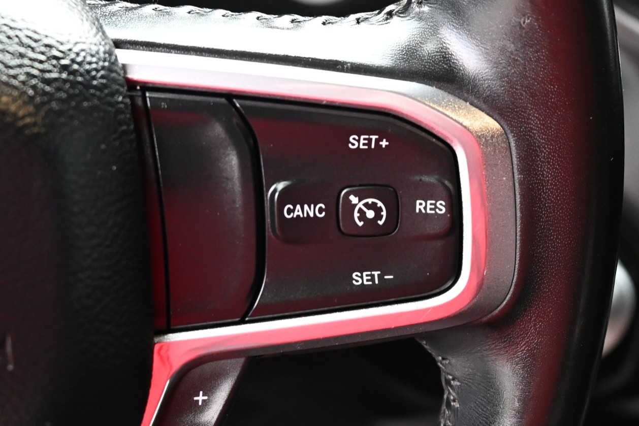 RAM 1500 Laramie 4x4 Crew Cab 5'7" Box 2022