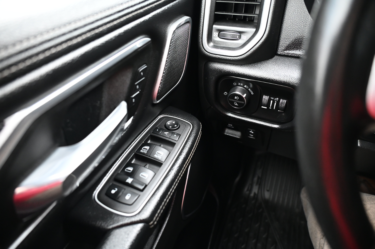 RAM 1500 Laramie 4x4 Crew Cab 5'7" Box 2022