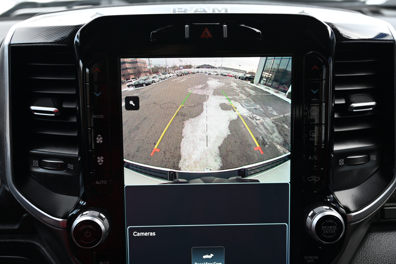 RAM 1500 Laramie 4x4 Crew Cab 5'7" Box 2022