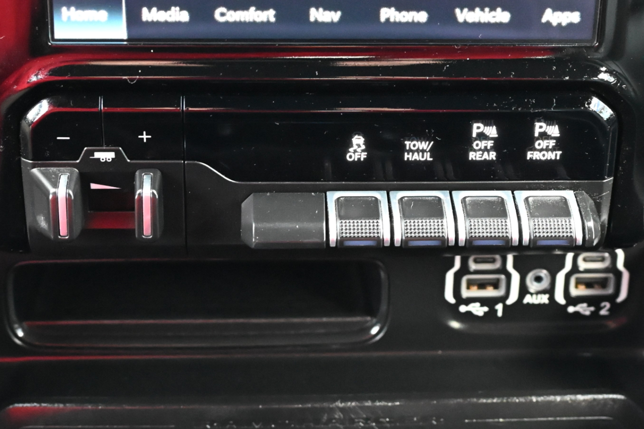 RAM 1500 Laramie 4x4 Crew Cab 5'7" Box 2022