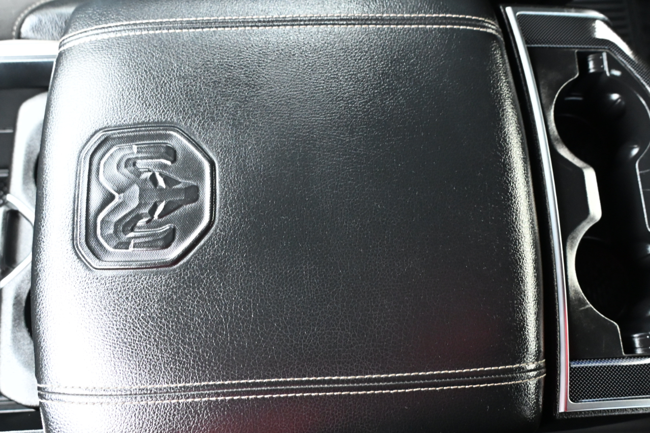 RAM 1500 Laramie 4x4 Crew Cab 5'7" Box 2022