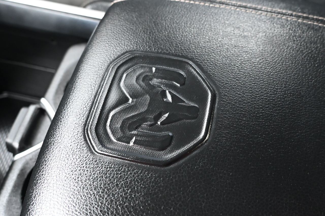 RAM 1500 Laramie 4x4 Crew Cab 5'7" Box 2022