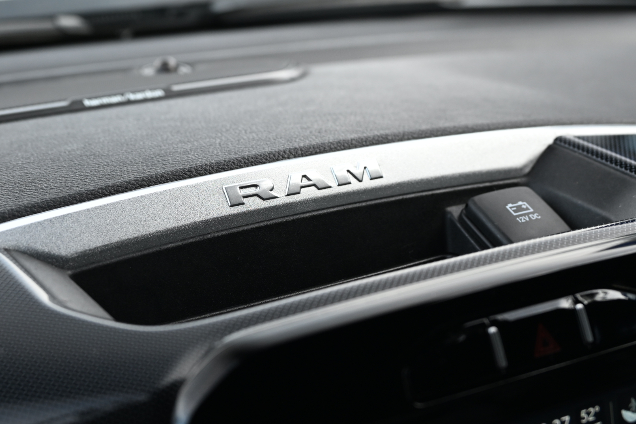 RAM 1500 Laramie 4x4 Crew Cab 5'7" Box 2022