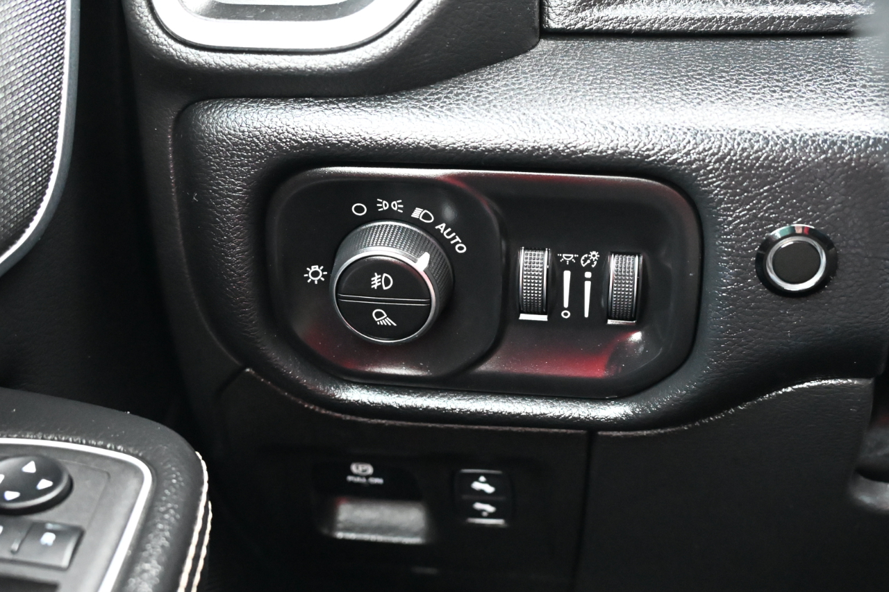 RAM 1500 Laramie 4x4 Crew Cab 5'7" Box 2022