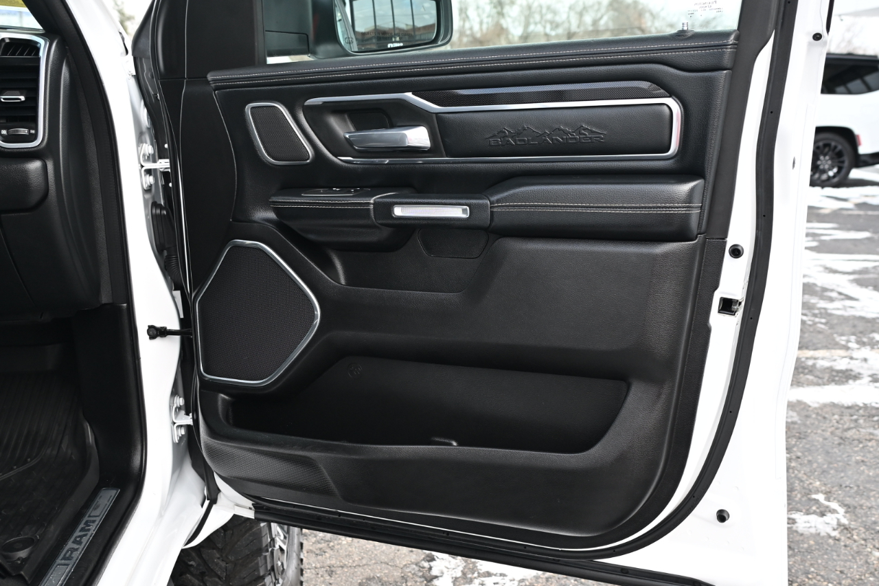 RAM 1500 Laramie 4x4 Crew Cab 5'7" Box 2022