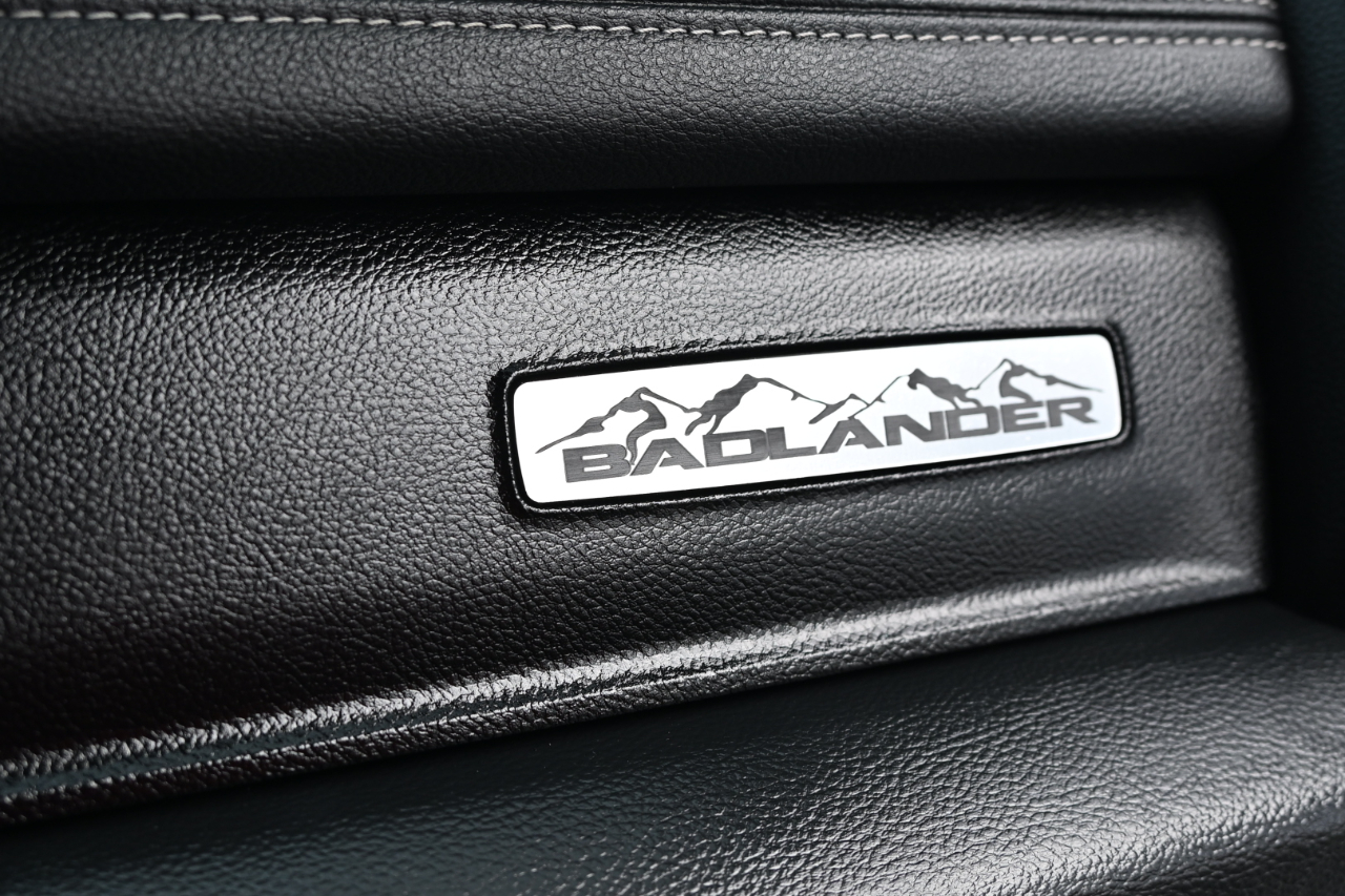 RAM 1500 Laramie 4x4 Crew Cab 5'7" Box 2022