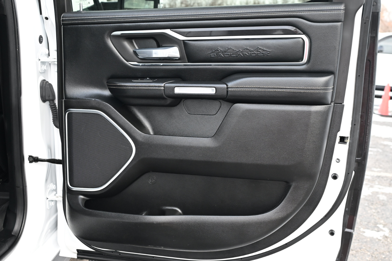 RAM 1500 Laramie 4x4 Crew Cab 5'7" Box 2022