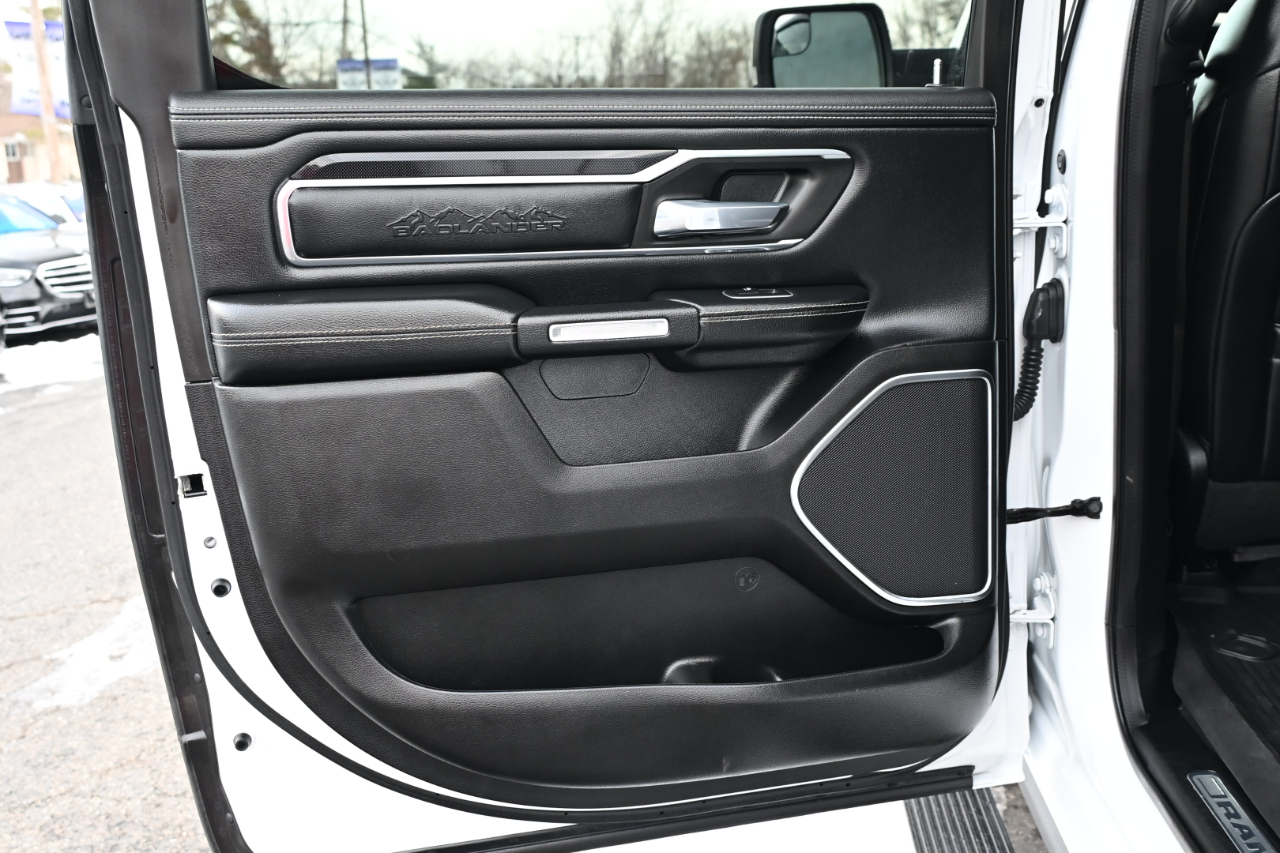 RAM 1500 Laramie 4x4 Crew Cab 5'7" Box 2022