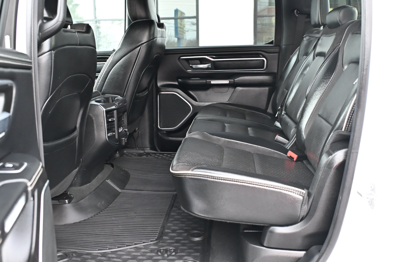 RAM 1500 Laramie 4x4 Crew Cab 5'7" Box 2022