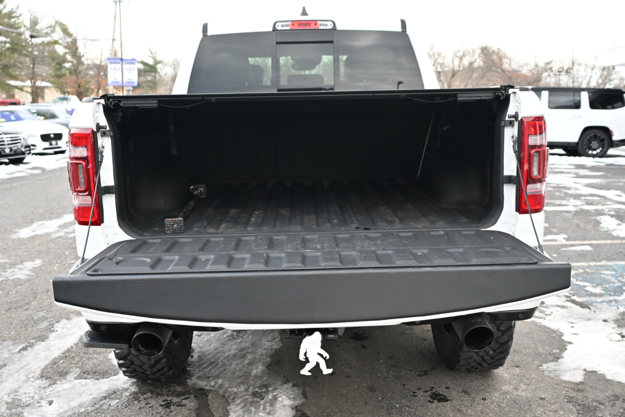 RAM 1500 Laramie 4x4 Crew Cab 5'7" Box 2022