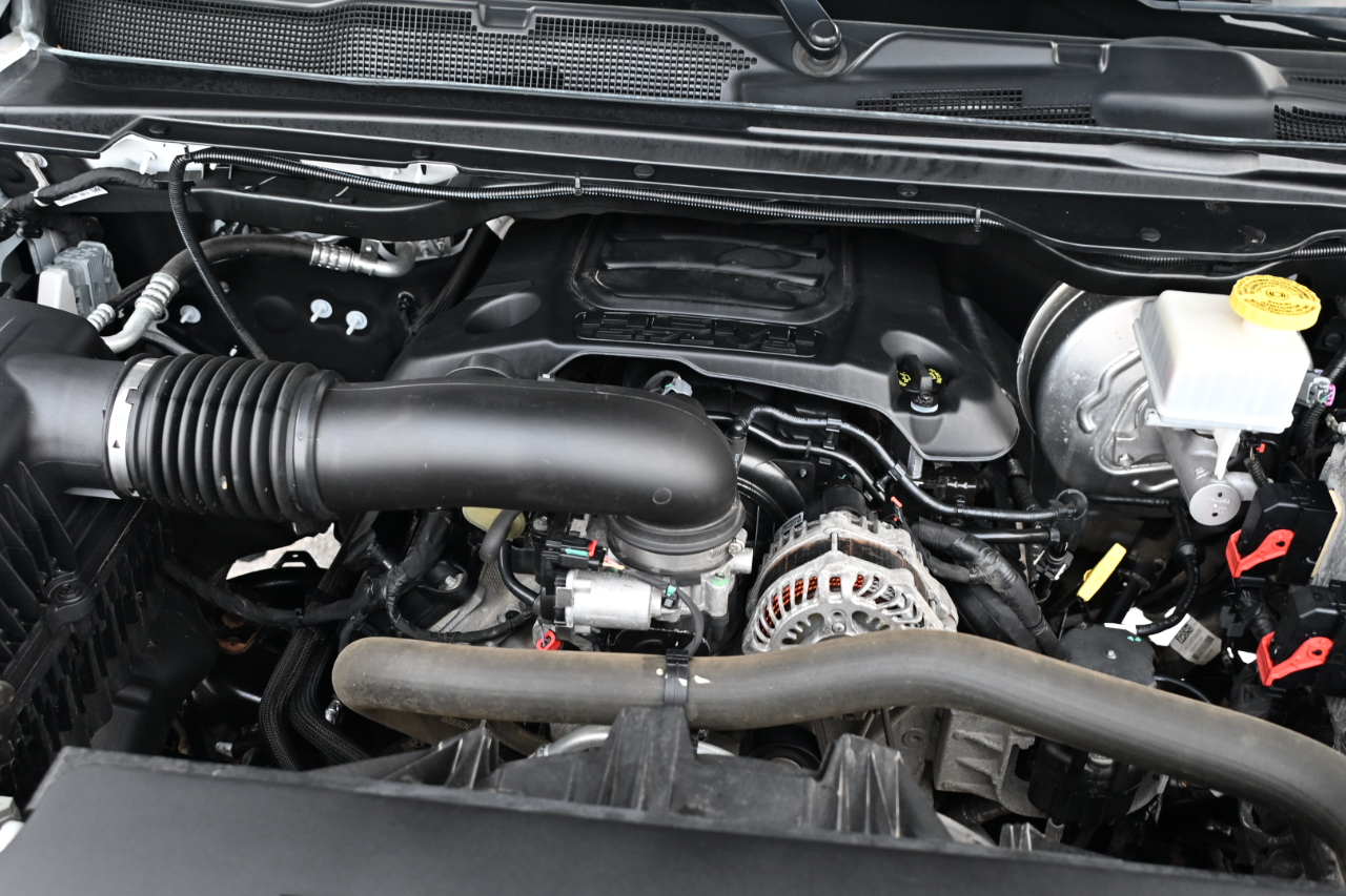 RAM 1500 Laramie 4x4 Crew Cab 5'7" Box 2022