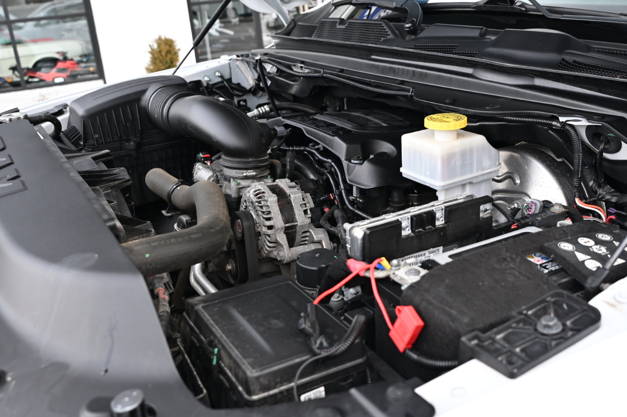 RAM 1500 Laramie 4x4 Crew Cab 5'7" Box 2022