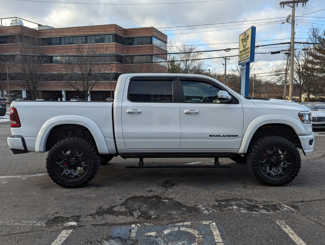RAM 1500 Laramie 4x4 Crew Cab 5'7" Box 2022