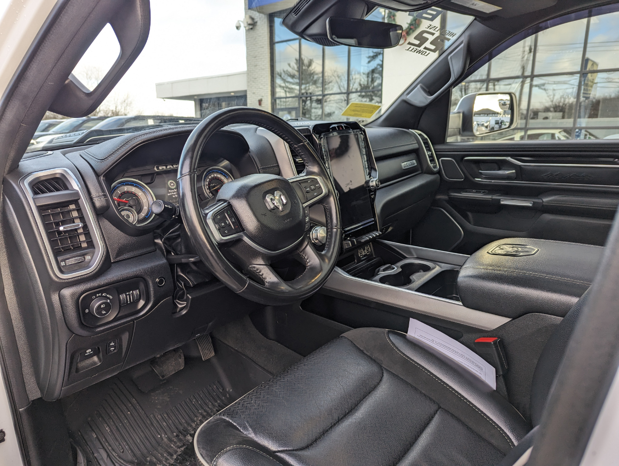 RAM 1500 Laramie 4x4 Crew Cab 5'7" Box 2022