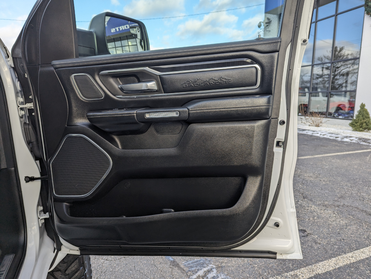 RAM 1500 Laramie 4x4 Crew Cab 5'7" Box 2022