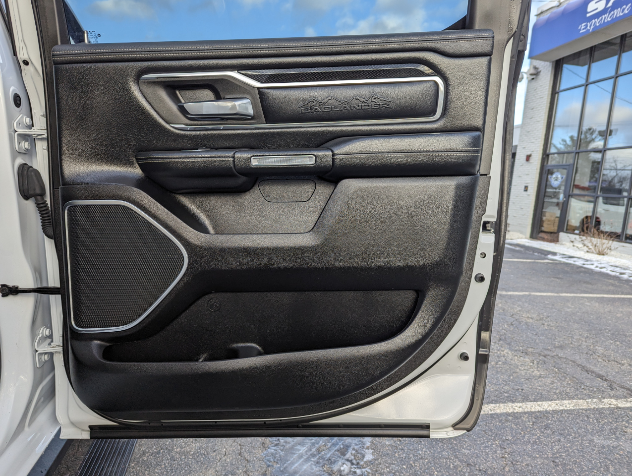 RAM 1500 Laramie 4x4 Crew Cab 5'7" Box 2022