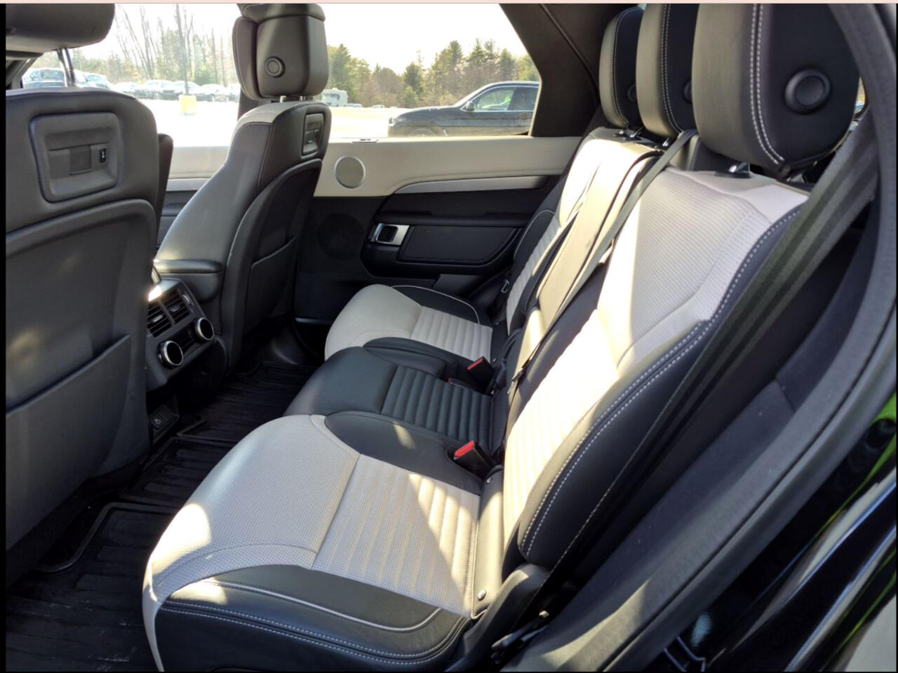 Land Rover Discovery P300 Dynamic SE 2024