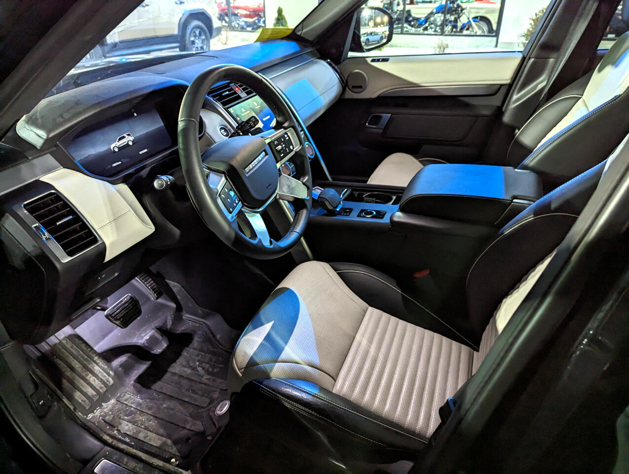 Land Rover Discovery P300 Dynamic SE 2024