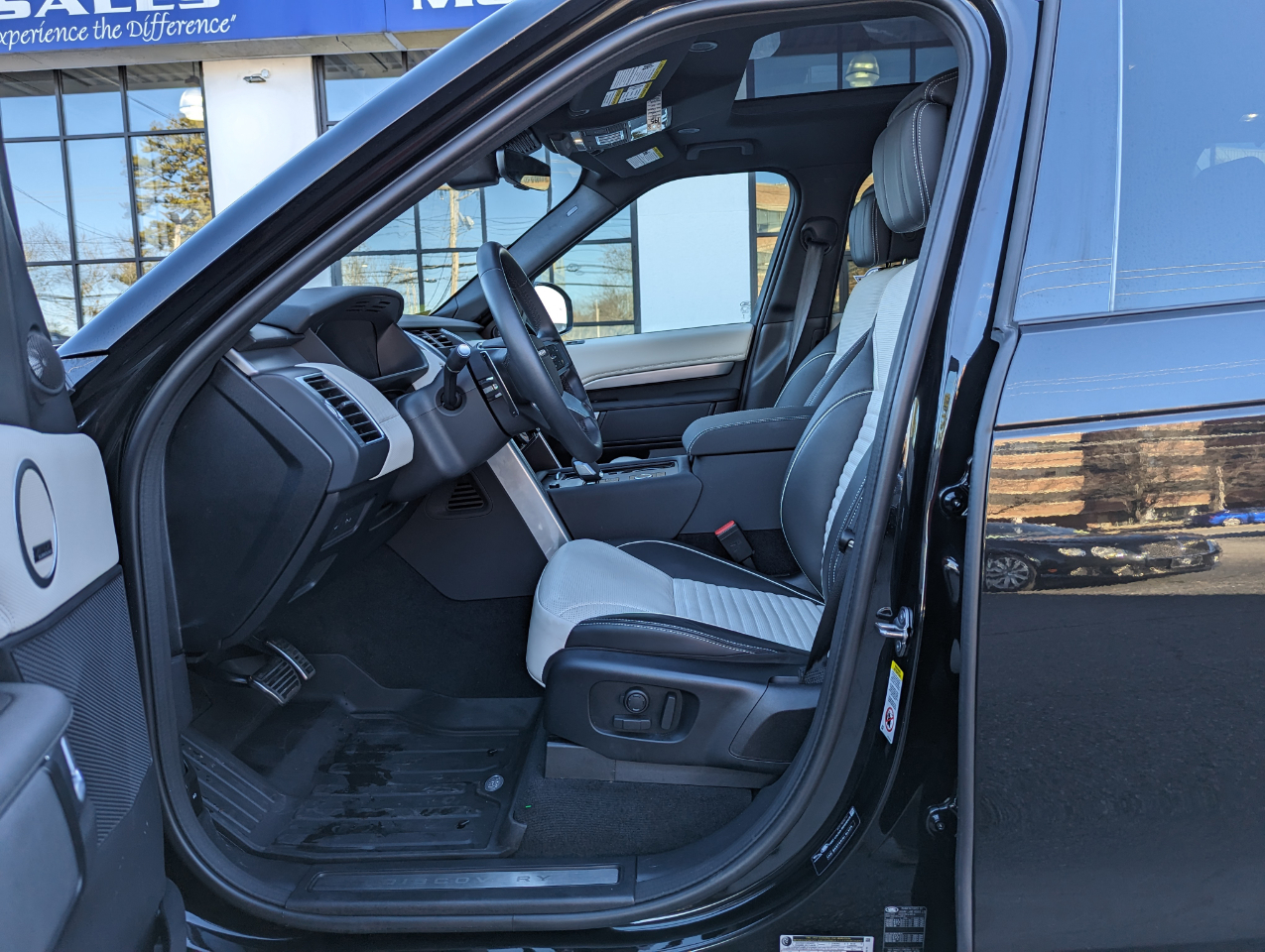 Land Rover Discovery P300 Dynamic SE 2024