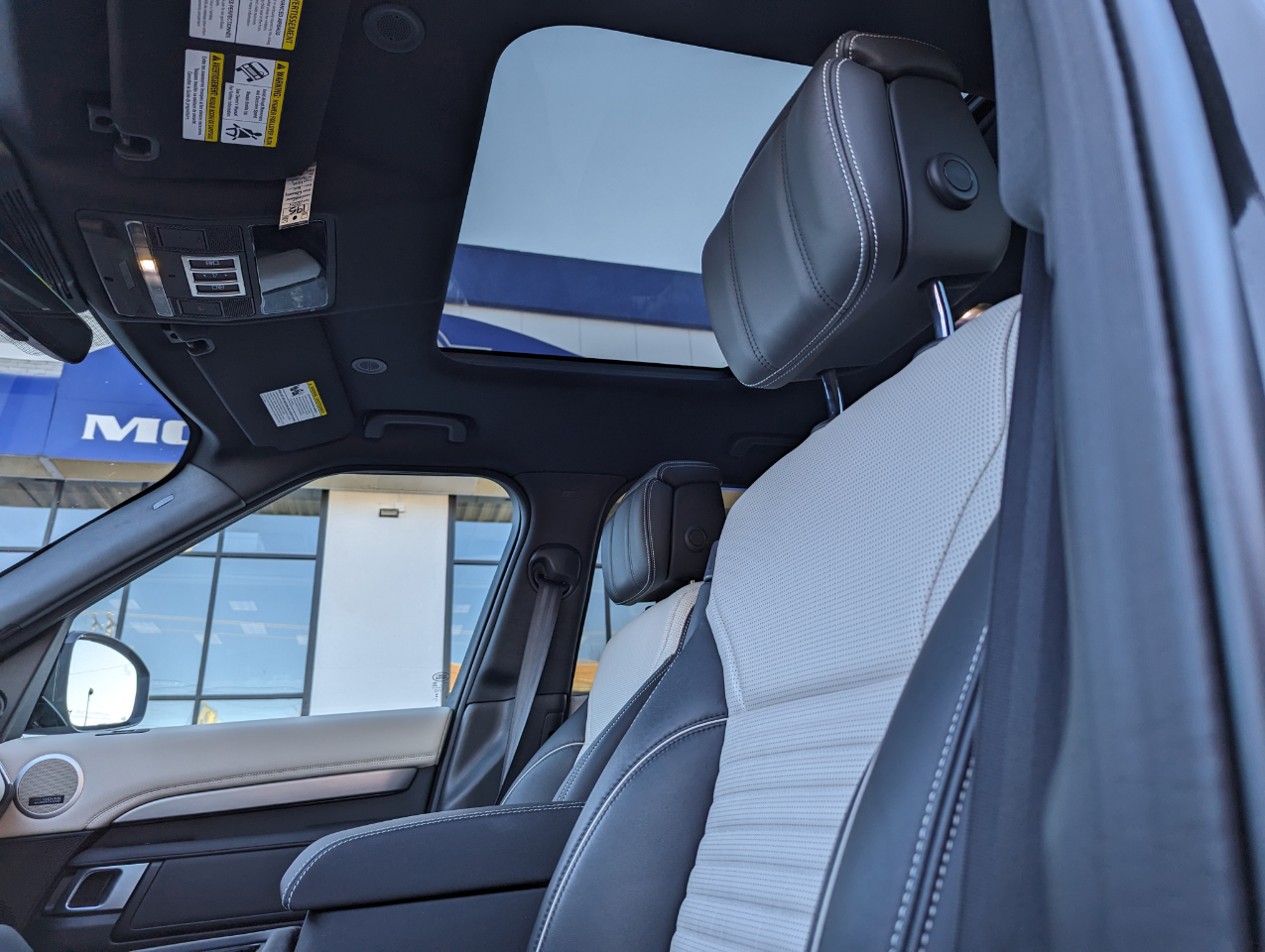 Land Rover Discovery P300 Dynamic SE 2024