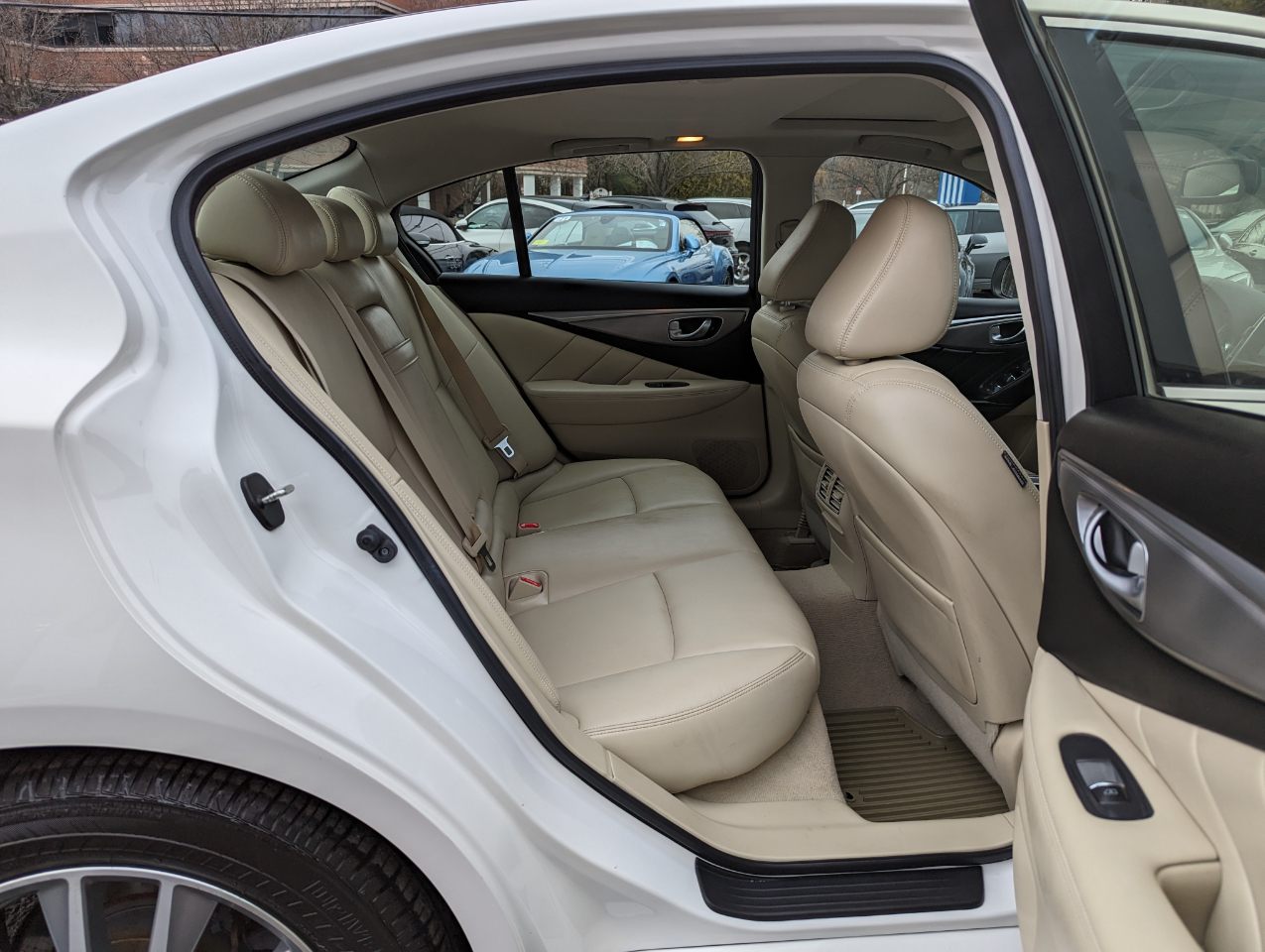 Infiniti Q50 4dr Sdn Premium AWD 2015