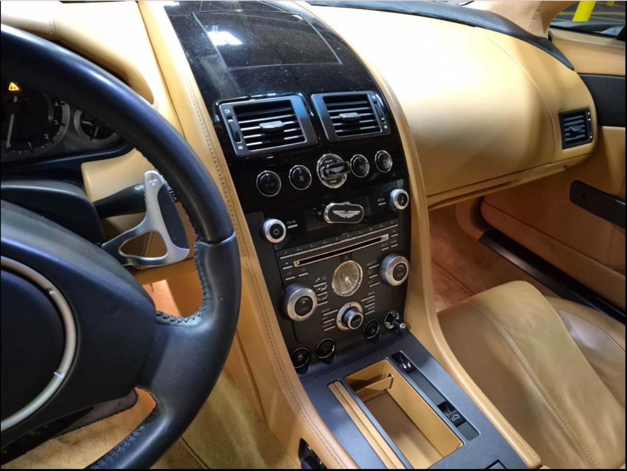 Aston Martin V8 Vantage 2dr Cpe Sportshift 2012