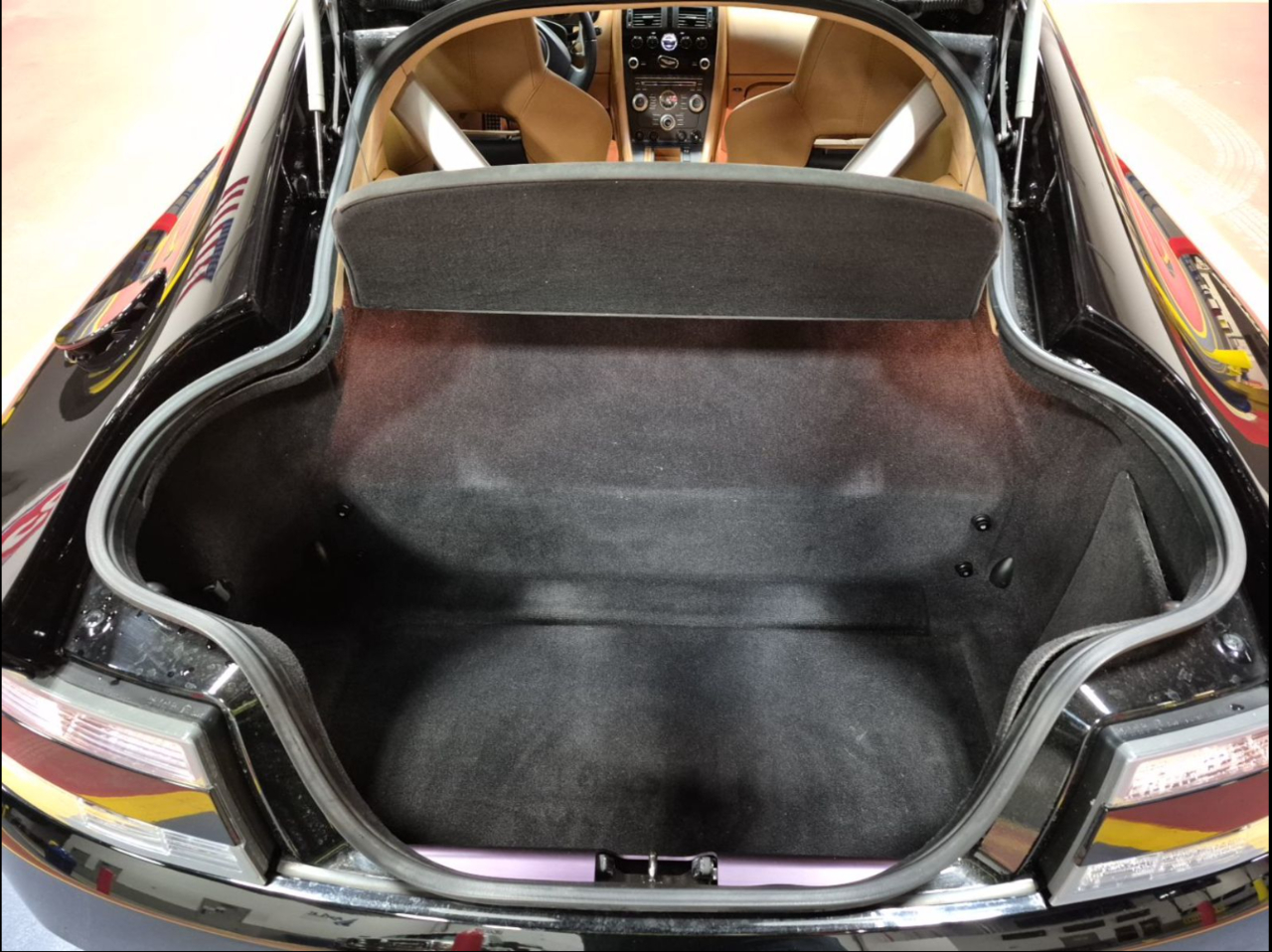 Aston Martin V8 Vantage 2dr Cpe Sportshift 2012