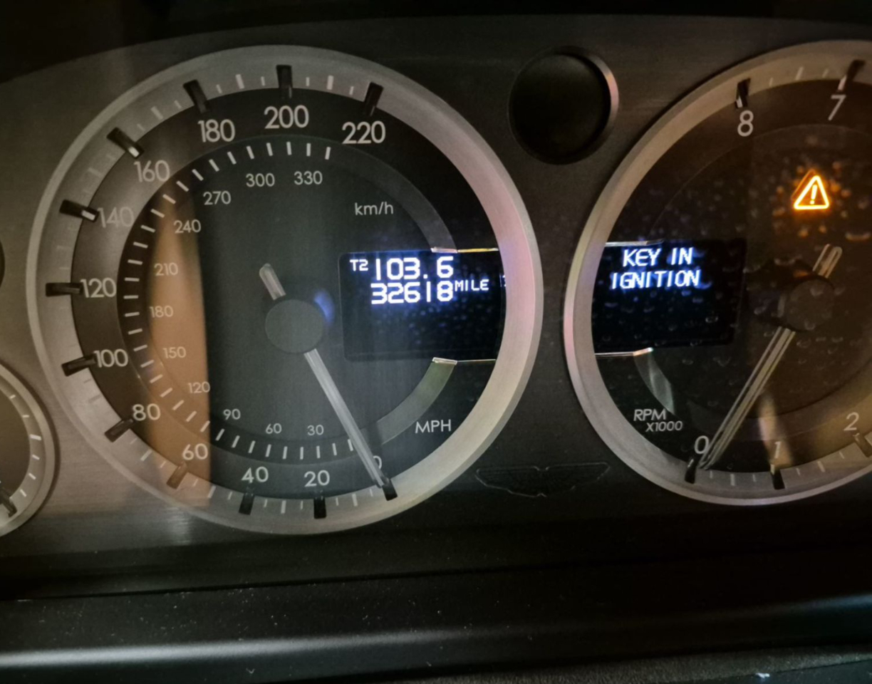 Aston Martin V8 Vantage 2dr Cpe Sportshift 2012