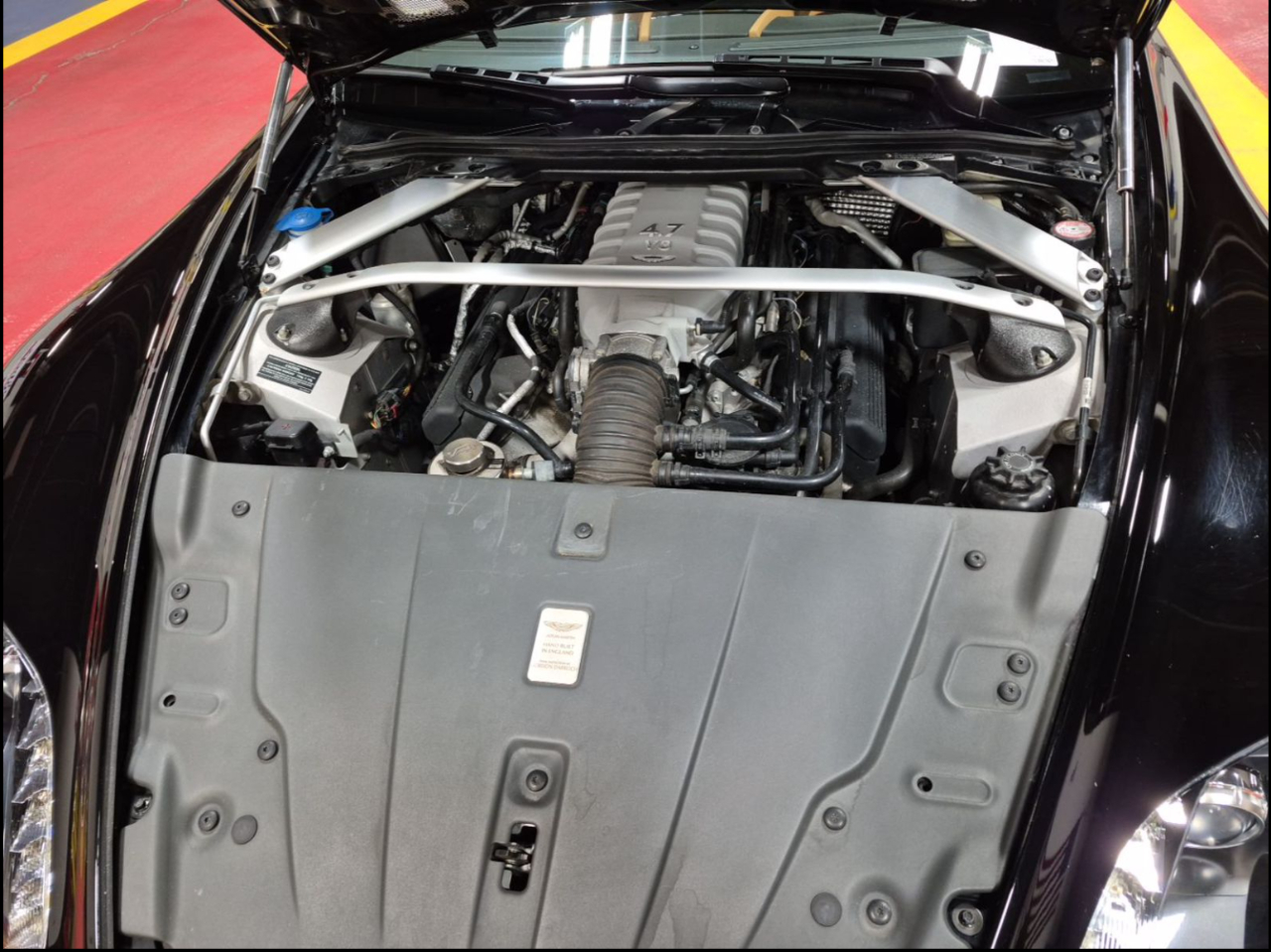 Aston Martin V8 Vantage 2dr Cpe Sportshift 2012