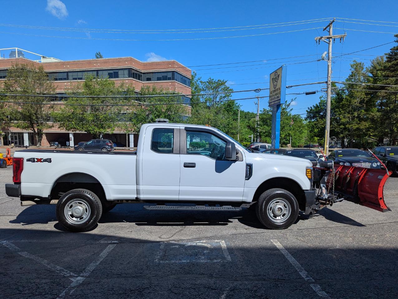 Ford Super Duty F-250 SRW XL 4WD SuperCab 8' Box 2017