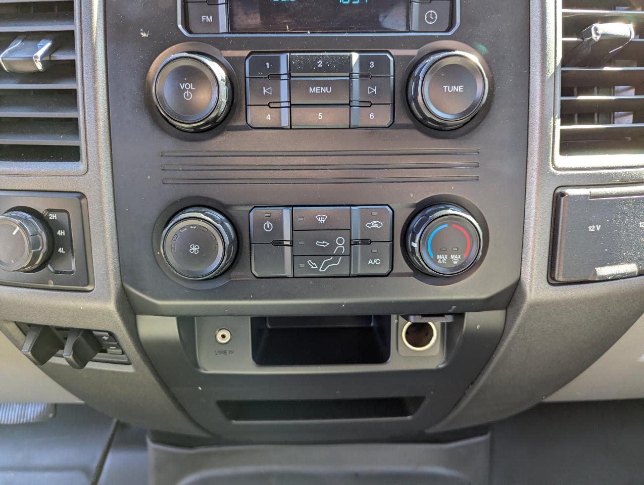 Ford Super Duty F-250 SRW XL 4WD SuperCab 8' Box 2017