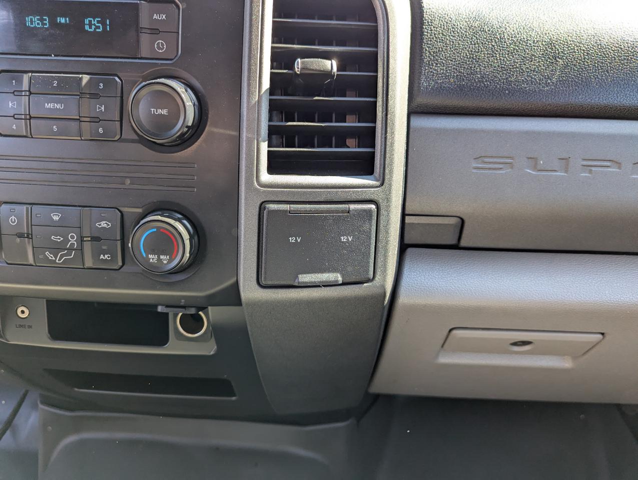 Ford Super Duty F-250 SRW XL 4WD SuperCab 8' Box 2017