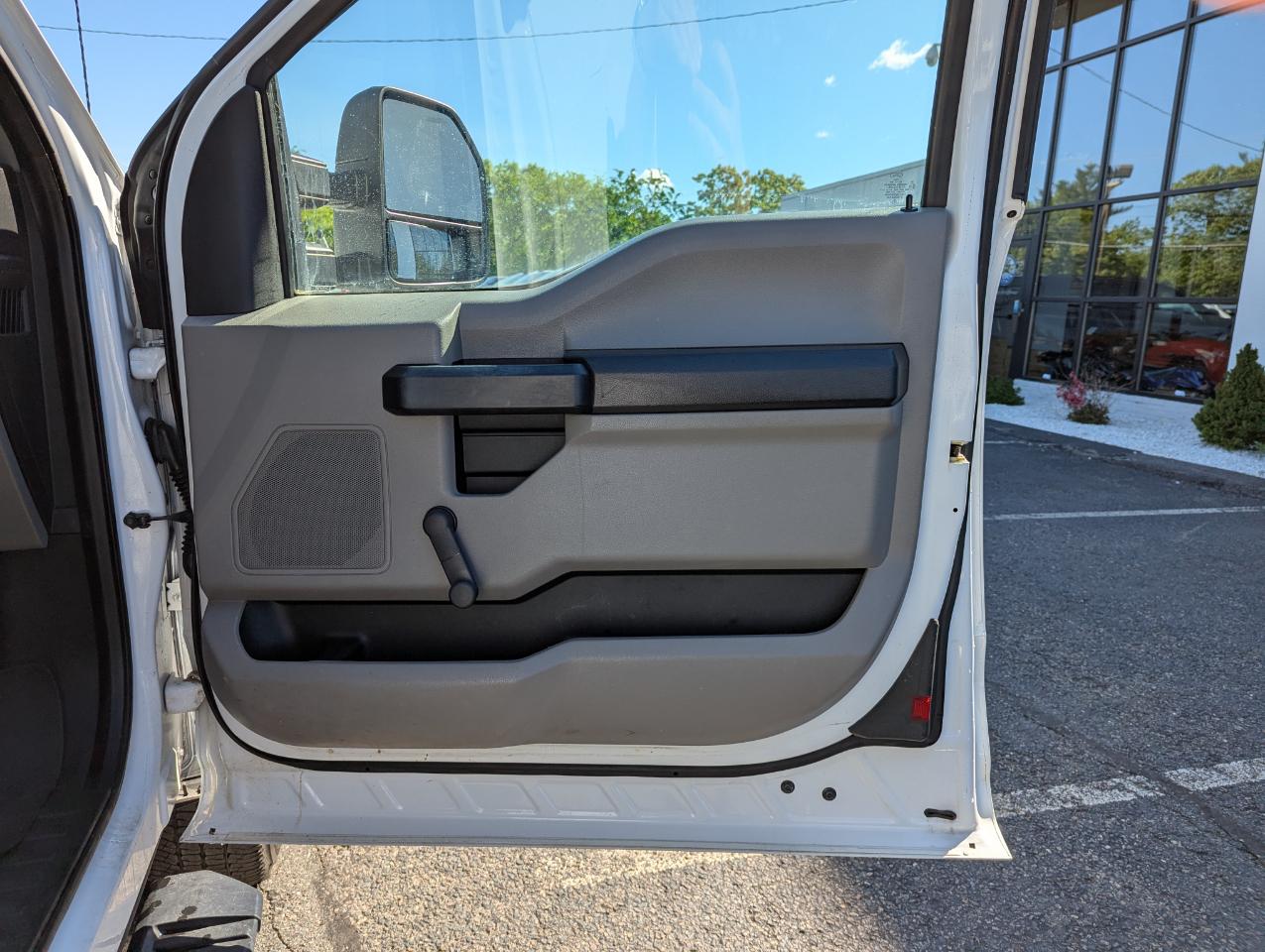 Ford Super Duty F-250 SRW XL 4WD SuperCab 8' Box 2017