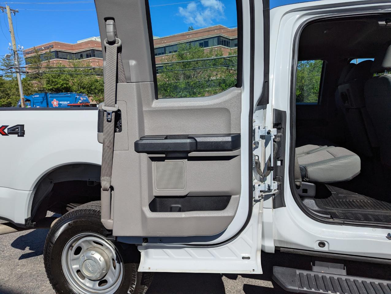 Ford Super Duty F-250 SRW XL 4WD SuperCab 8' Box 2017