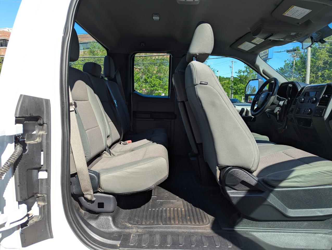 Ford Super Duty F-250 SRW XL 4WD SuperCab 8' Box 2017