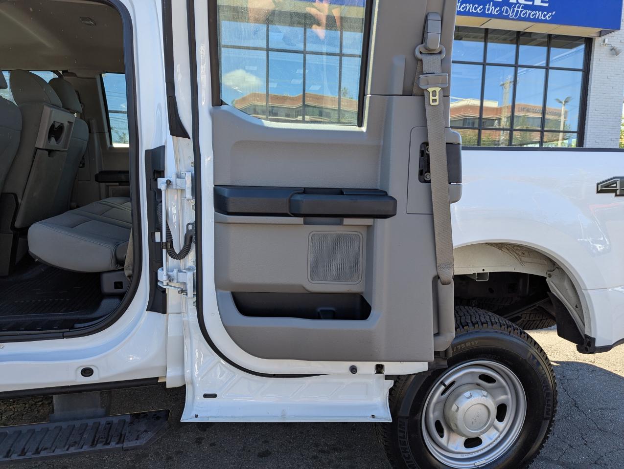 Ford Super Duty F-250 SRW XL 4WD SuperCab 8' Box 2017