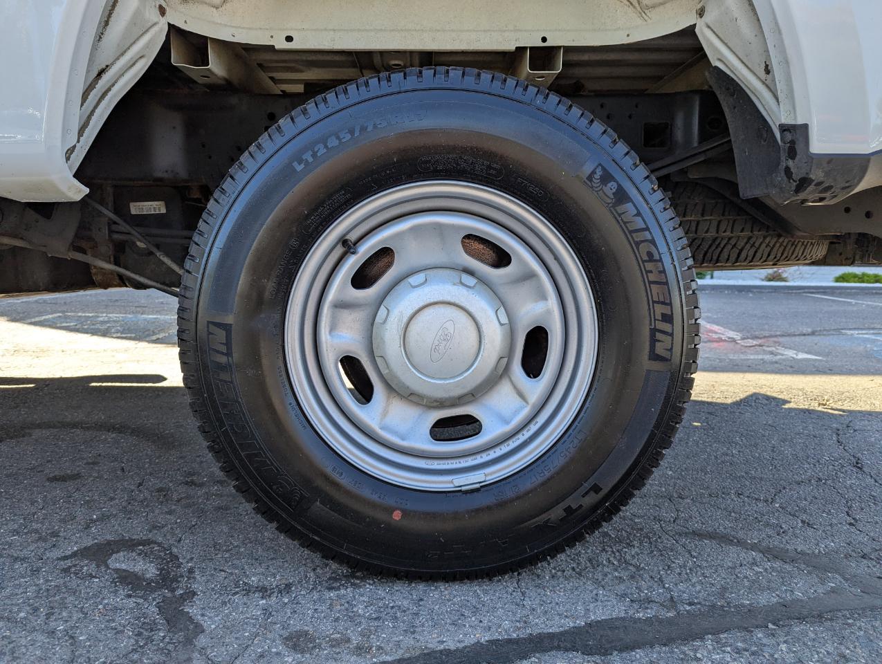 Ford Super Duty F-250 SRW XL 4WD SuperCab 8' Box 2017