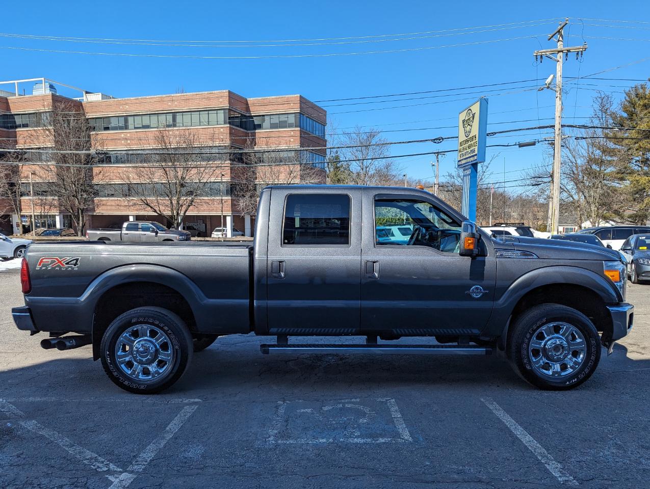 Ford Super Duty F-350 SRW 4WD Crew Cab 156" Lariat 2015